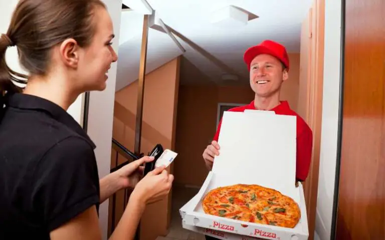 Do I Need To Tip Pizza Hut Delivery? (Must Know This)