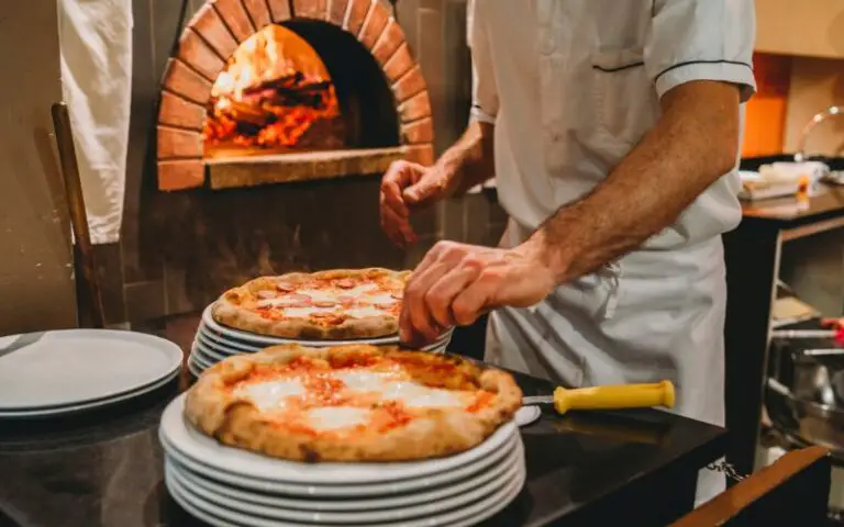How Long Do Pizza Hut Pizzas Take To Cook? (Read This First)